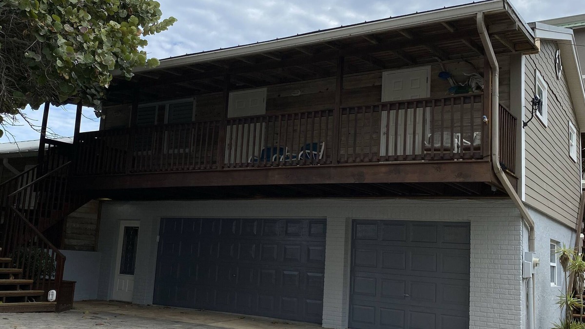 Crescent Beach House | UNWIND ! - Direct Ocean 2 Bedroom OCEANVIEW