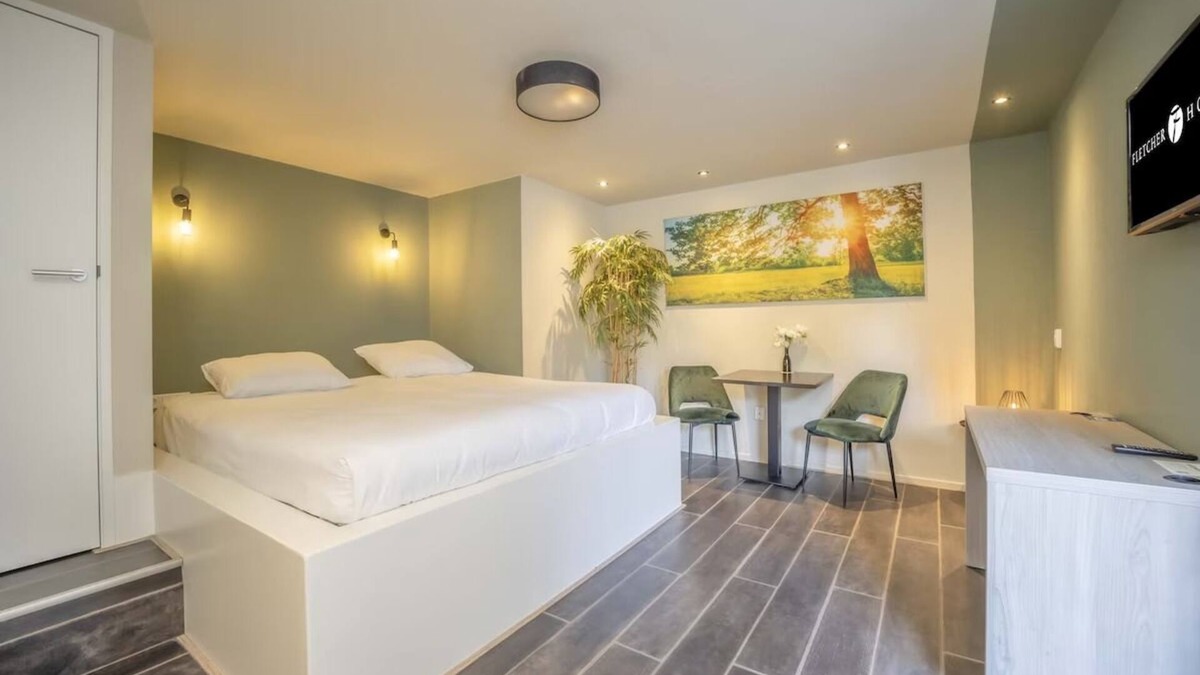 Waalwijk Hotel | Unwind & Explore: Perfect Family Retreat near Beekse Bergen Zoo