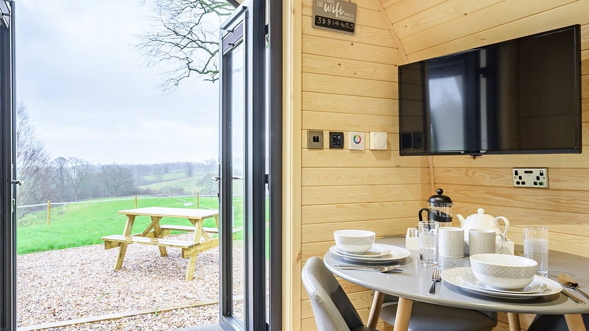 East Haddon Cottage | Unwind in a relaxing a fun accommodation in a beautiful rural setting.