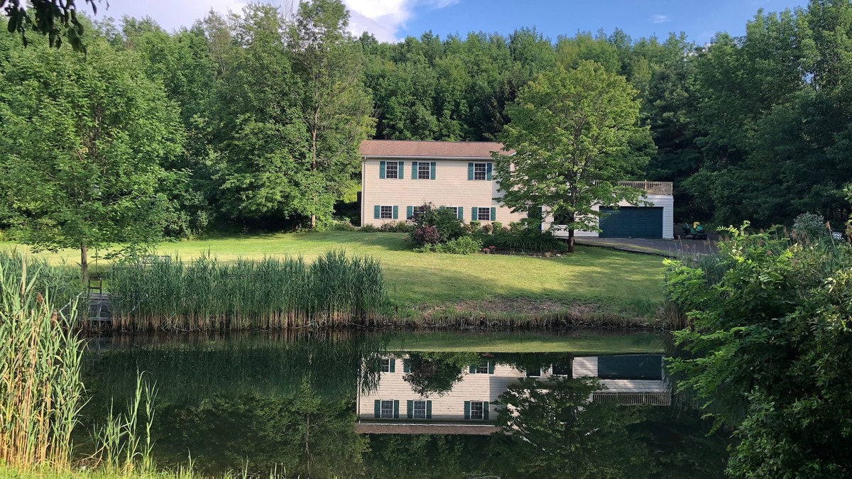 Bloomfield House | Unwind in Bristol, NY