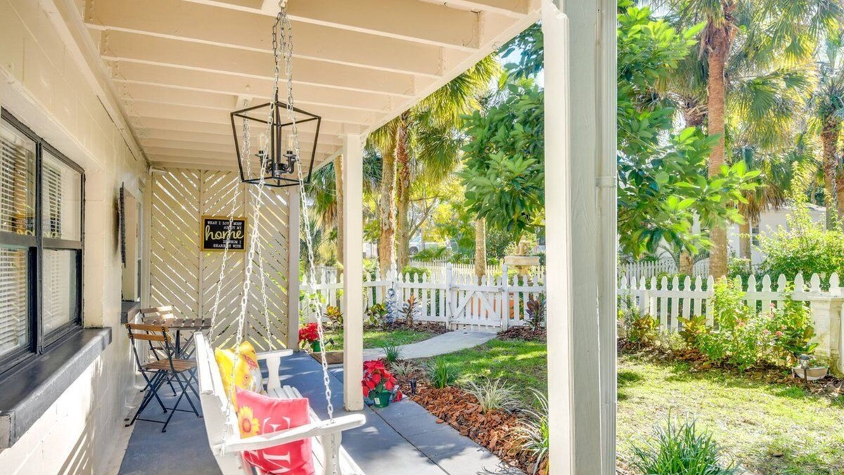 DeLand House | Unwind in DeLand: Fire Pit Nights & Downtown Delights!