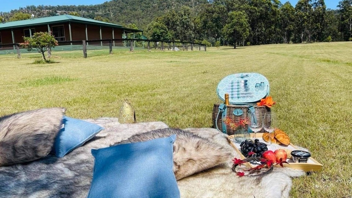 Bulga House | Unwind in Hunter Valley Greenwood holiday house . Just 10 minutes from wineries.