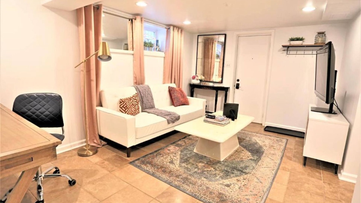 Silver Spring House | ★Unwind in style at modern inviting basement apartment DOWNTOWN★