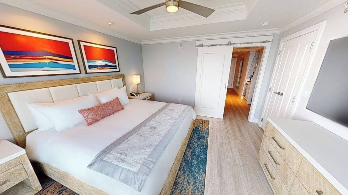 Charlotte Harbor Hotel | Unwind in Style in This Modern Harbor front King Studio Getaway