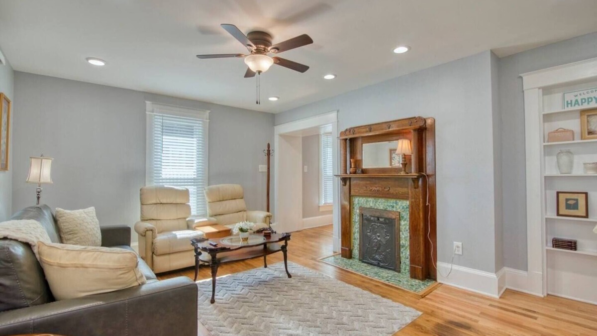 Bristol House | Unwind in the recently remodeled cute little house at the iconic State Street.