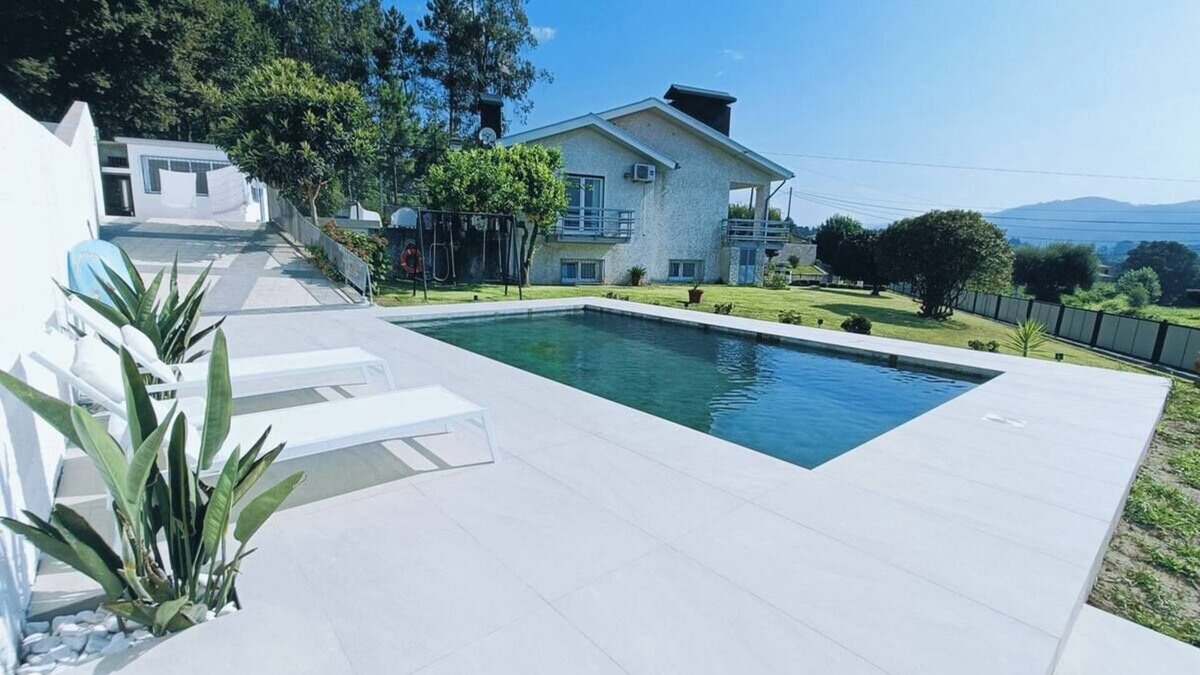 Pico Villa | Unwind in Villa Madalena : Pool & Vineyard Panoramas