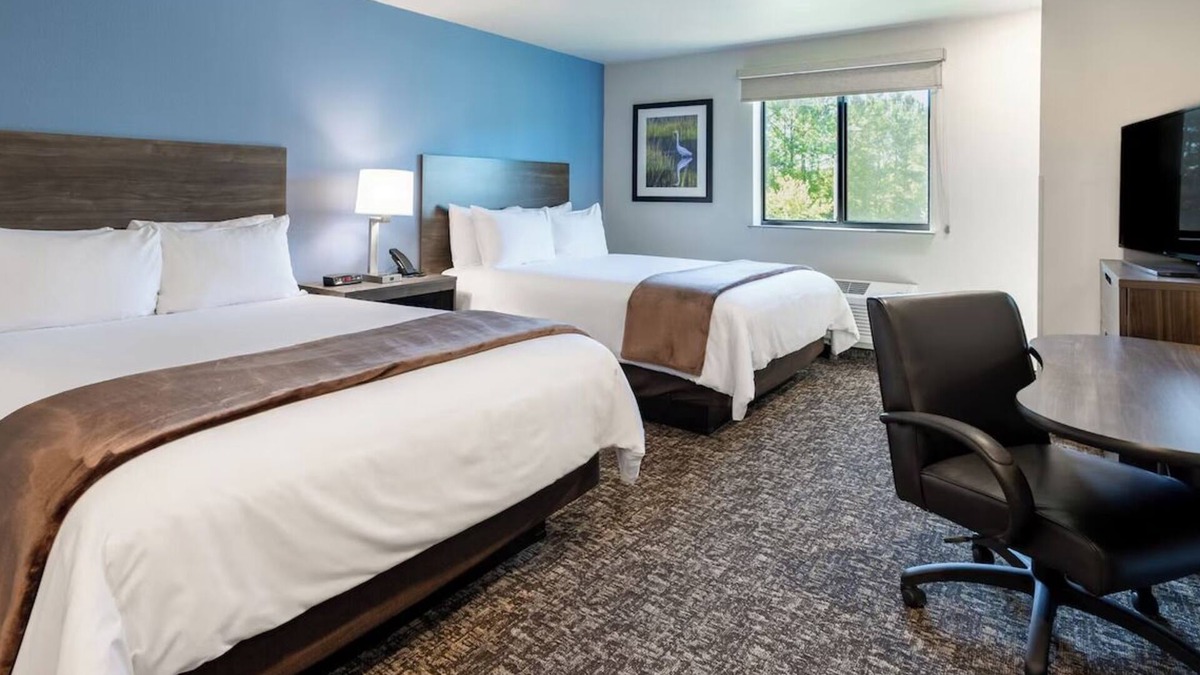 Garner Hotel | Unwind Near White Deer Park Nature Center - Full Kitchen & Pet Friendly!
