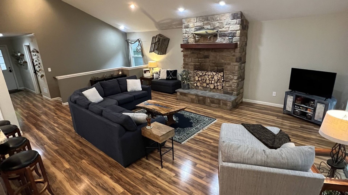 Howard Cottage | Unwind & Reconnect 4 BD/2BA Family Cottage- check in 4pm or later check out 10am