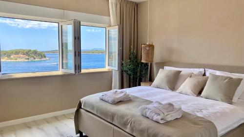 Hvar Old Town Apartment | Up&Above ,New Luxury Apt, Steps from Beach and Old Town