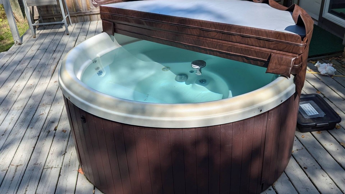 Ontonagon House | UP Adventure Basecamp with hot tub close to the Porcupine Mountains.n