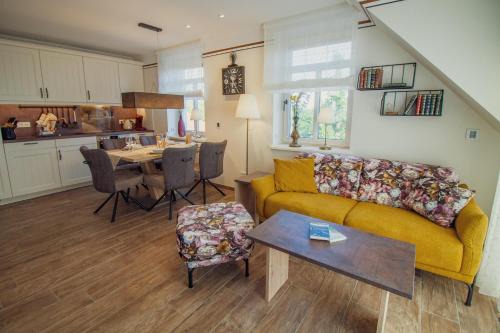 Upleward Apartment | Up Besöök - Rapsblüte mit Infrarotsauna