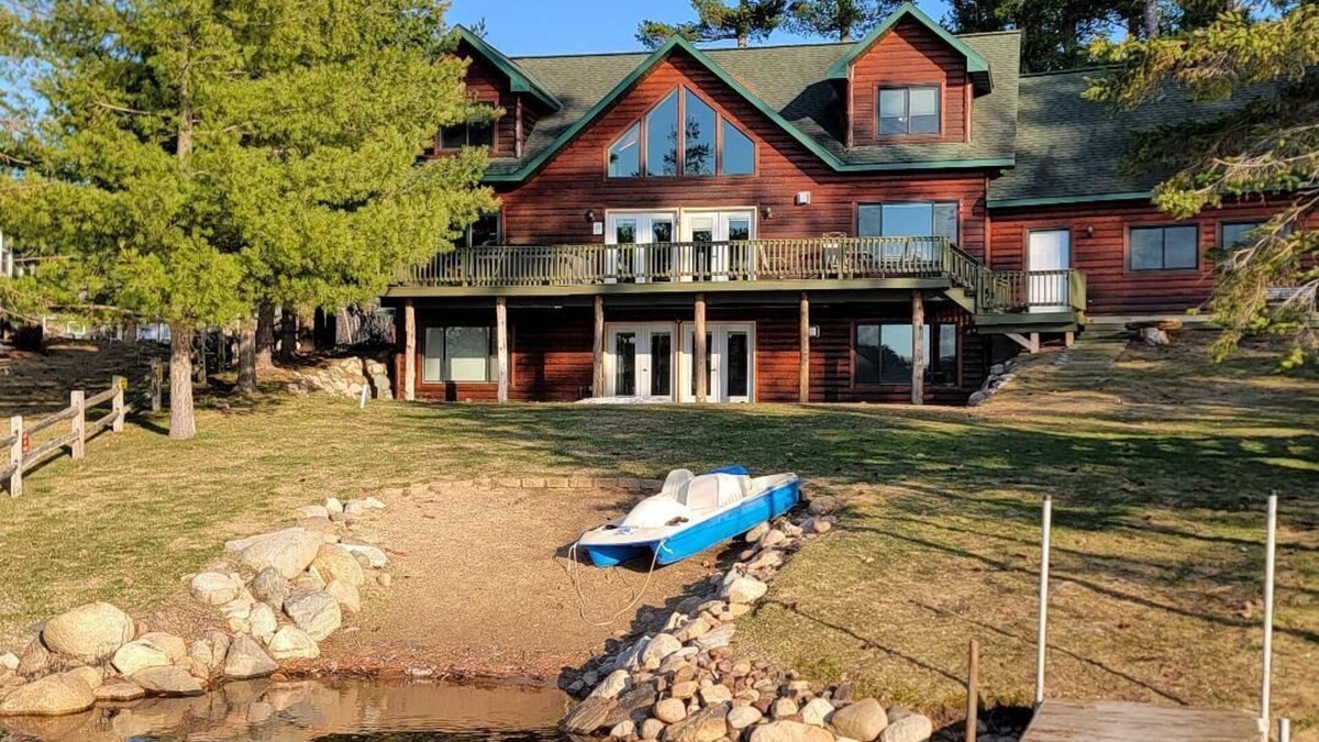 Emily House | Up North Majestic Pines Retreat Lodge on Mary Lake, Emily MN