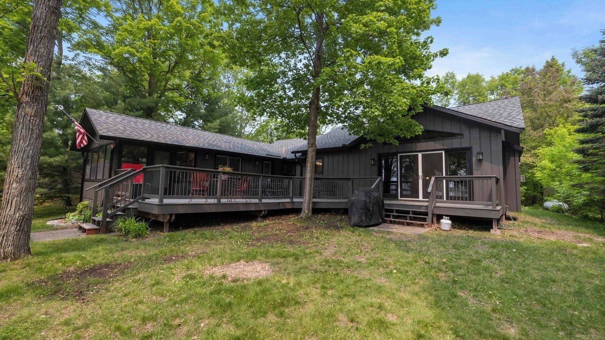 Longville House | 'Up North' vacation cabin on Mule Lake that Won't Disappoint