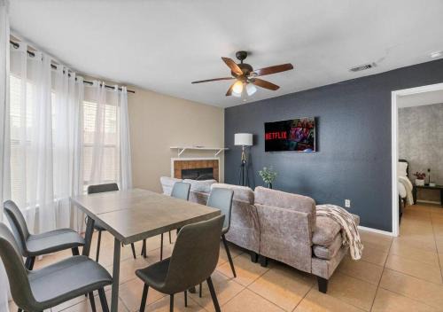 McNeil House | Up to 16 People - Lux Retreat