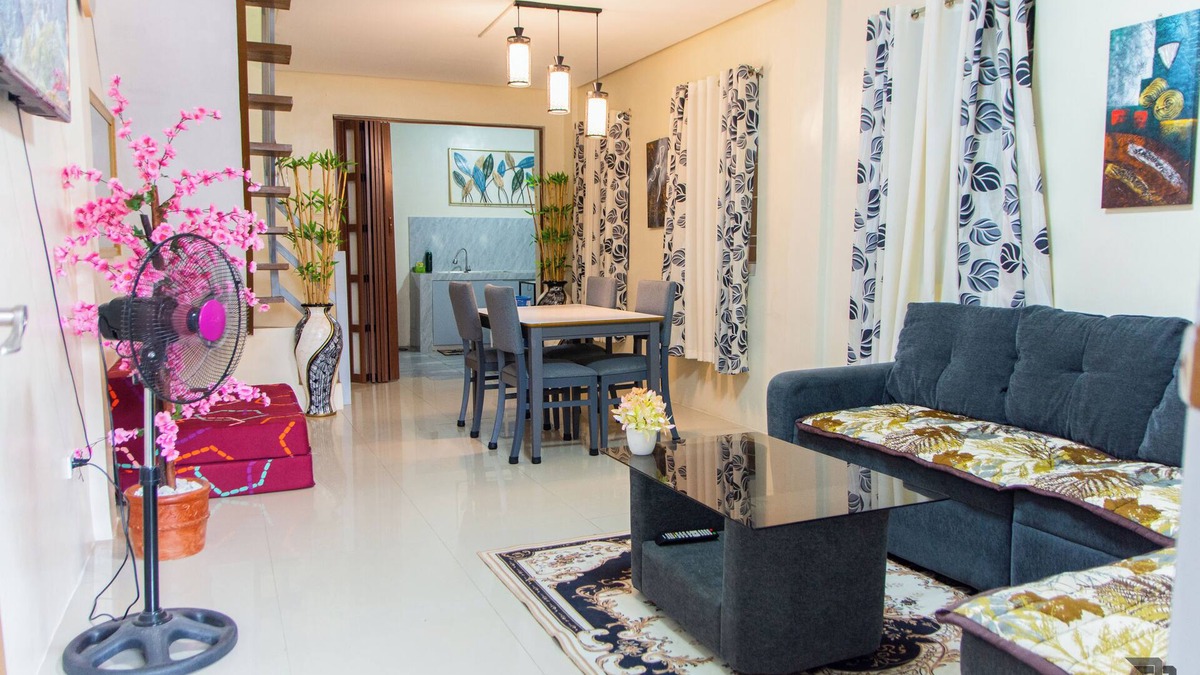 Angeles City House | Up to 18 Pax Aqua Planet & Korean Town & Clark International Speedway