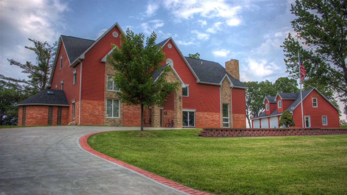 Hermann Bed & Breakfast | Up Up and Away Lodging