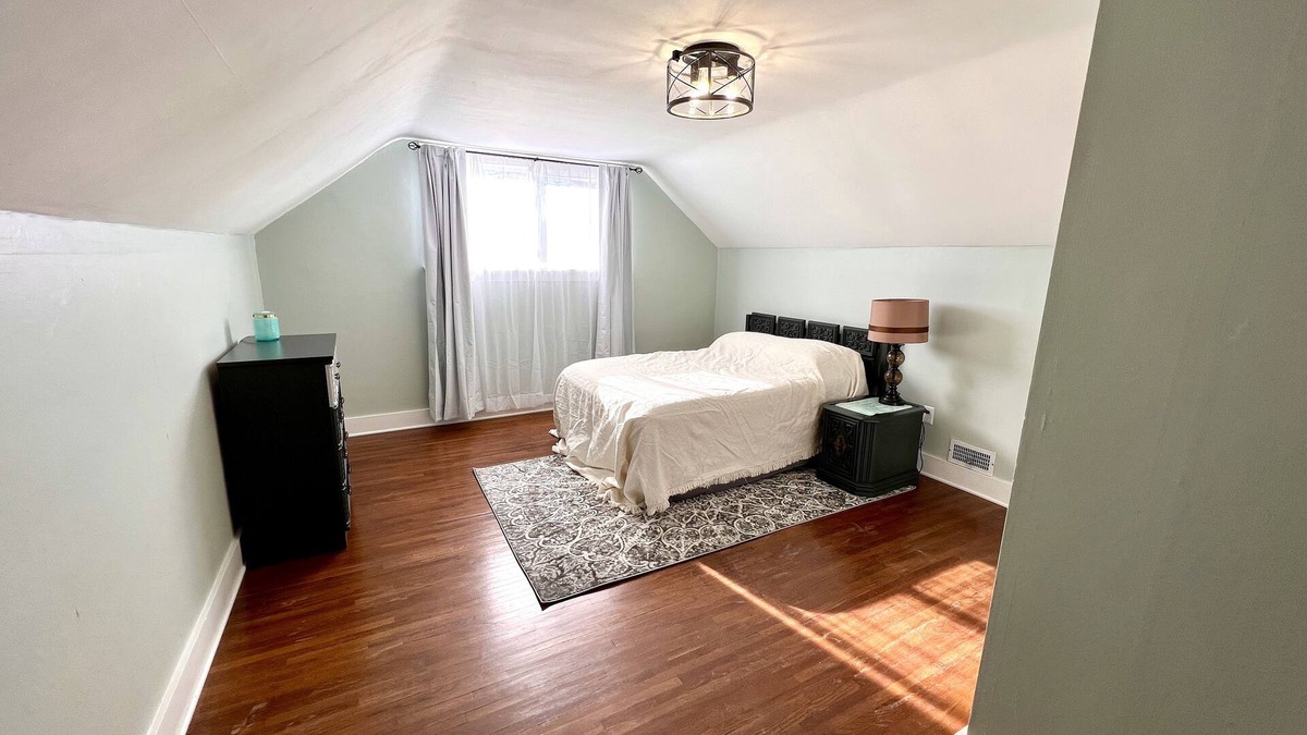 Norfolk Apartment | Updated 1 Bedroom that allows pets - perfect for healthcare travelers