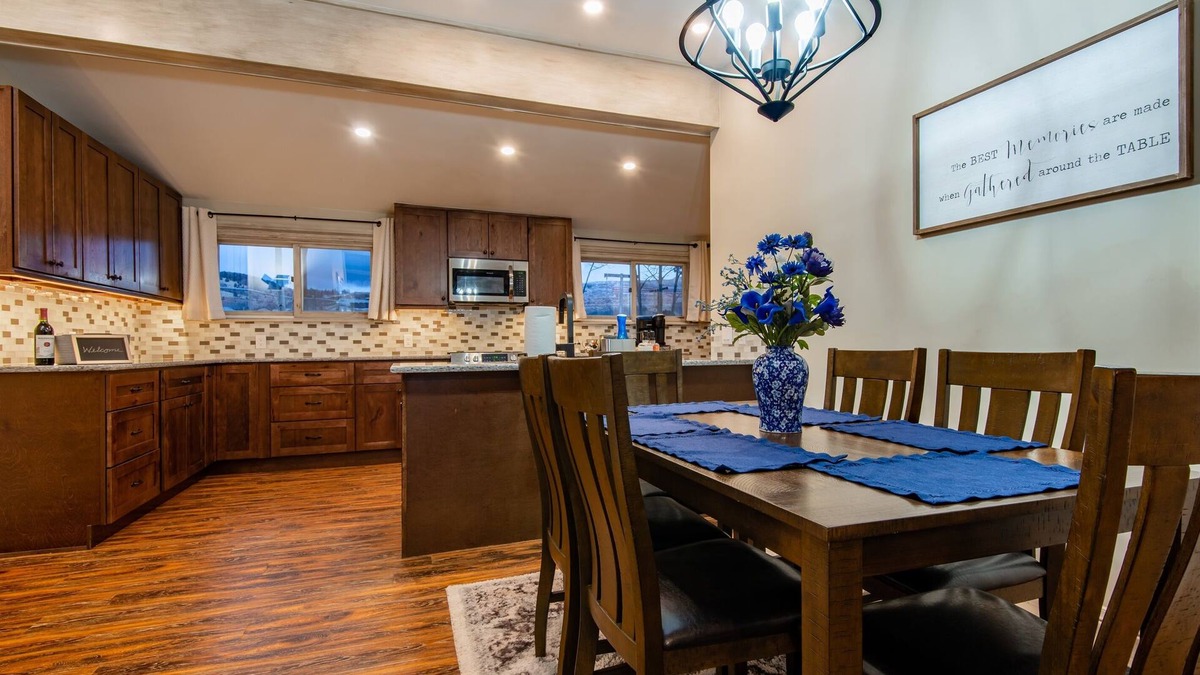 Cripple Creek House | Updated*1895 Victorian*Modern Kitchen*MTN Views
