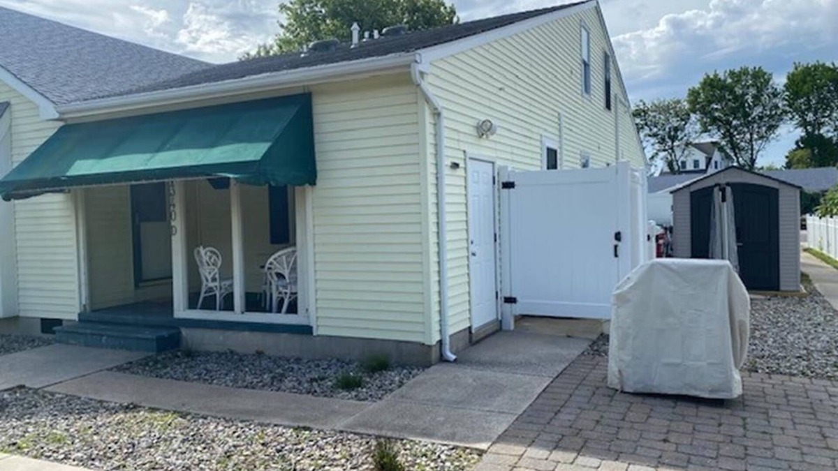 Village Green House | Updated 2 Bed, 1 Bath Village Green Quad