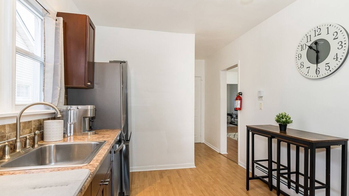 Vauxhall Apartment | Updated 2Bed apt. close to NYC
