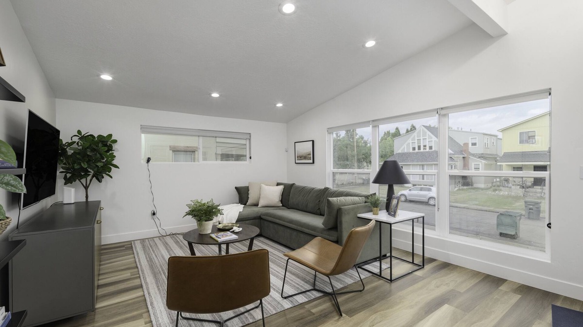 Ogden Apartment | Updated 2BR/1BA Flat Steps from 25th Street Fun