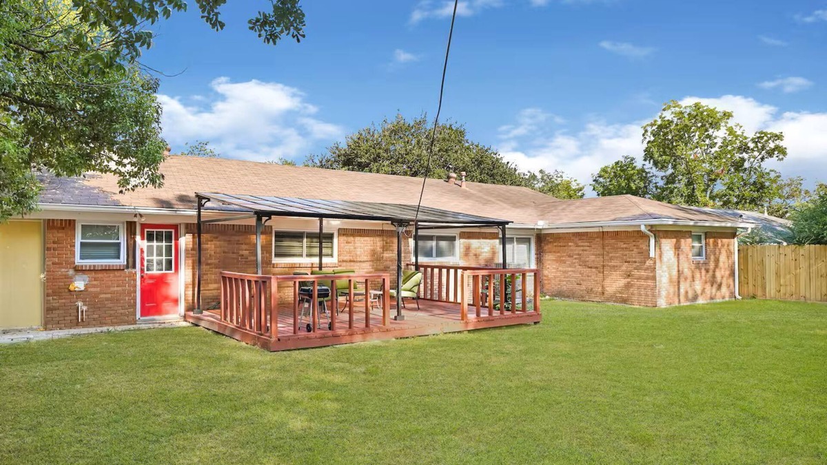 Baytown House | Updated 5BR Baytown Home Sleeps 12 Patio&Grill