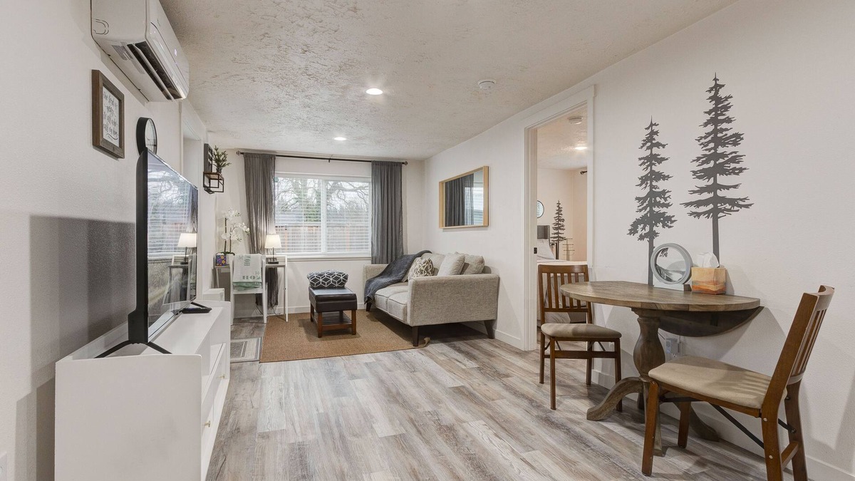 Starcrest Apartment | Updated and bright guest suite.