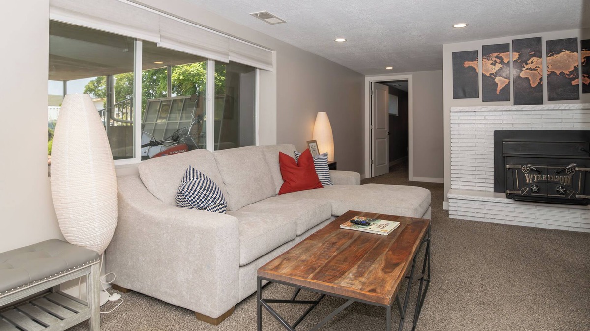 Cottonwood Heights House | Updated Basement Apartment with Hottub & Incredible City View