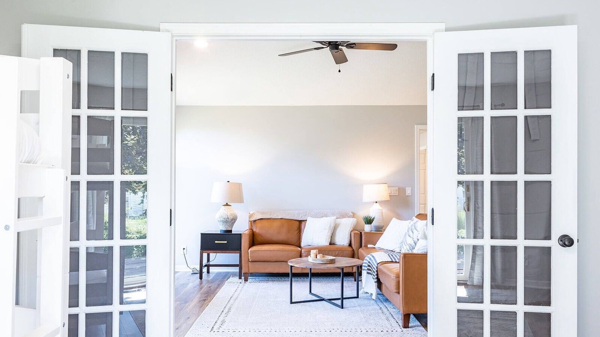 Manteno House | Updated , bright, and modern Manteno Home close to parks