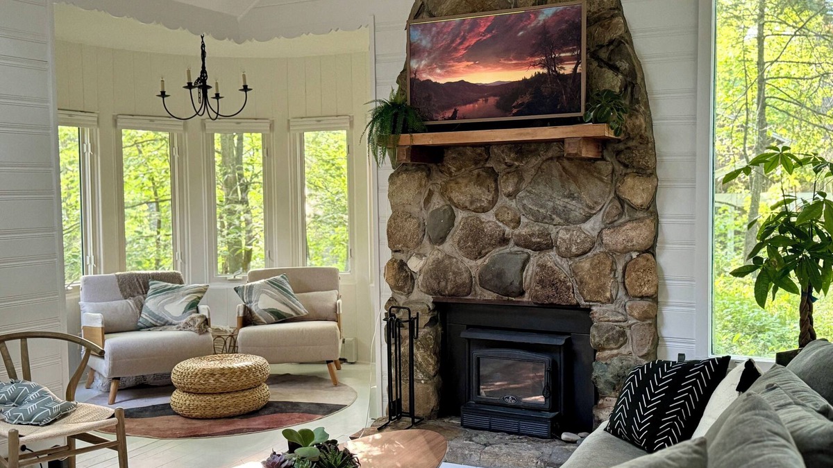 Michiana Cabin | Updated Cabin in woods. Fireplace. Walk to beach. Wineries & 45 mins Notre Dame!