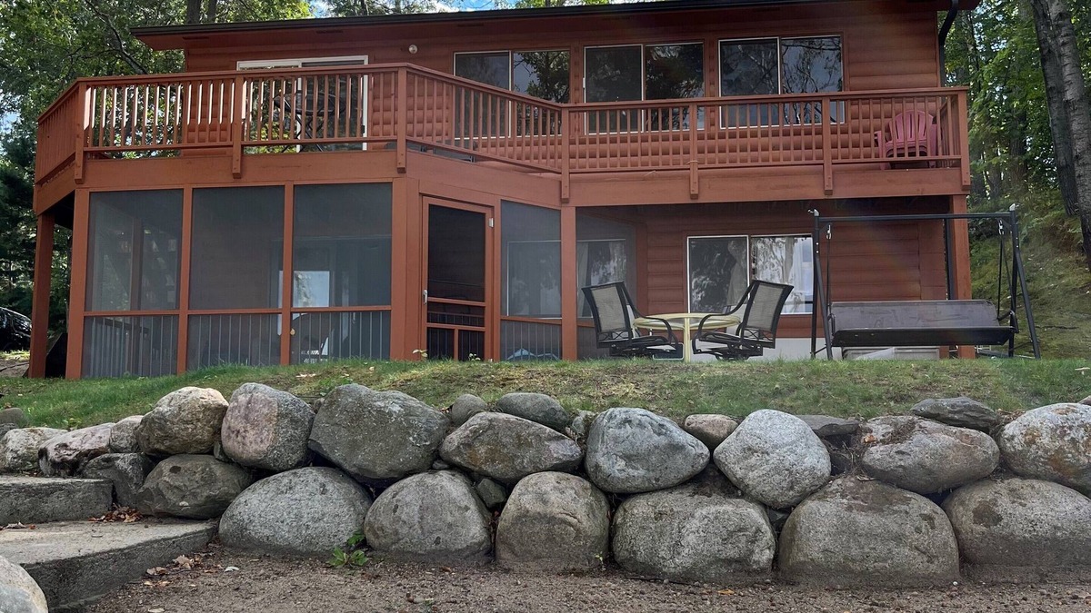 Breezy Point Cabin | Updated Cabin on Lake Ossawinnamakee w/Paddle Boards & Peddle Boat!