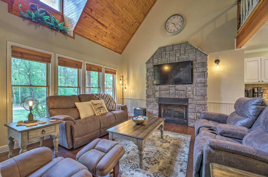 Calico Rock House | Updated Cabin on White River by Boat Landing!