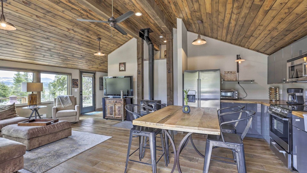 Tabernash Cabin | Updated Cabin w/Hot Tub ~ 11 Mi to Winter Park!