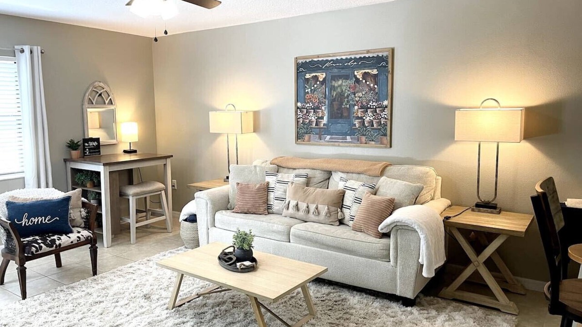 Clermont Apartment | Updated Centrally Located Suite 839