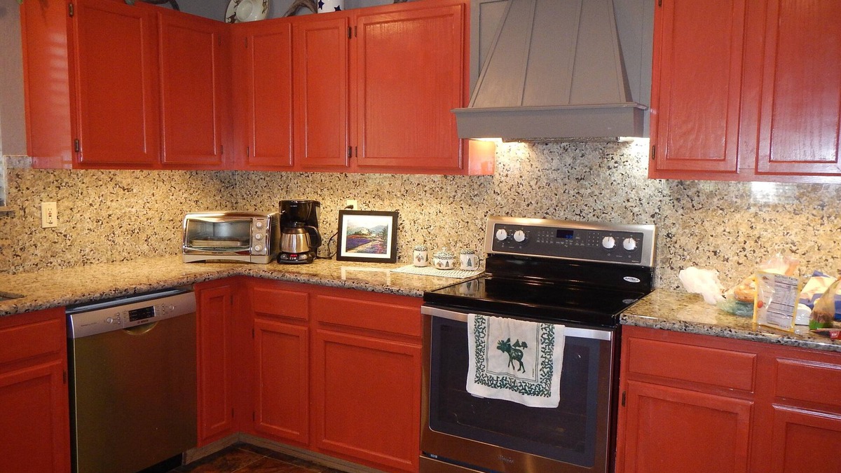 Peters House | Updated Cottage on 6+ wooded acres, Horse setup, RV Hookups, Secluded not remote