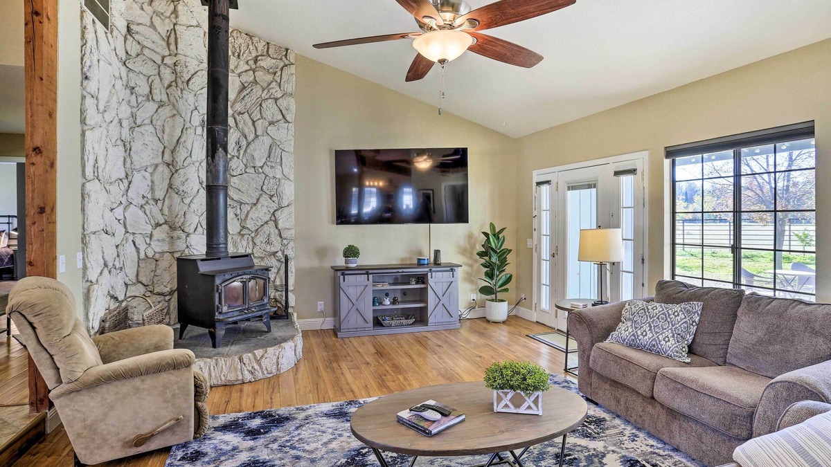 Cottonwood House | Updated Cottonwood Home w/Patio & Fire Pit!