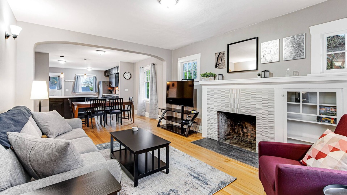 North End House | Updated Craftsman with spacious backyard, high-speed WiFi, & great location