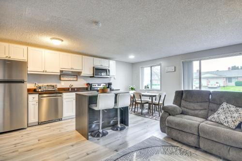 Evergreen House | Updated Duplex Home in Vancouver Quiet Location