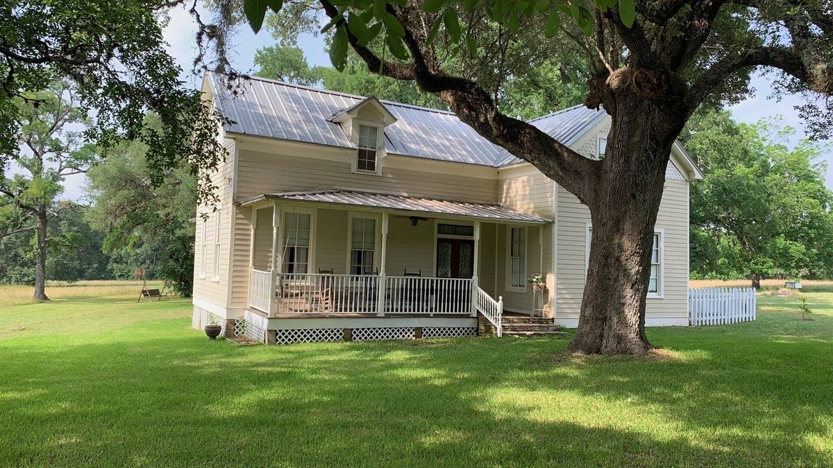 Round Top House | Updated Famhouse - Perfect Location