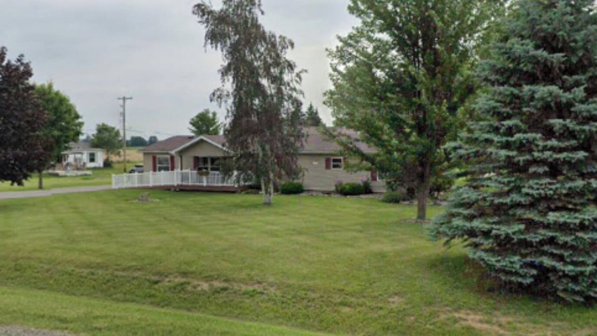 Flushing Township House | Updated family friendly home just outside of downtown.