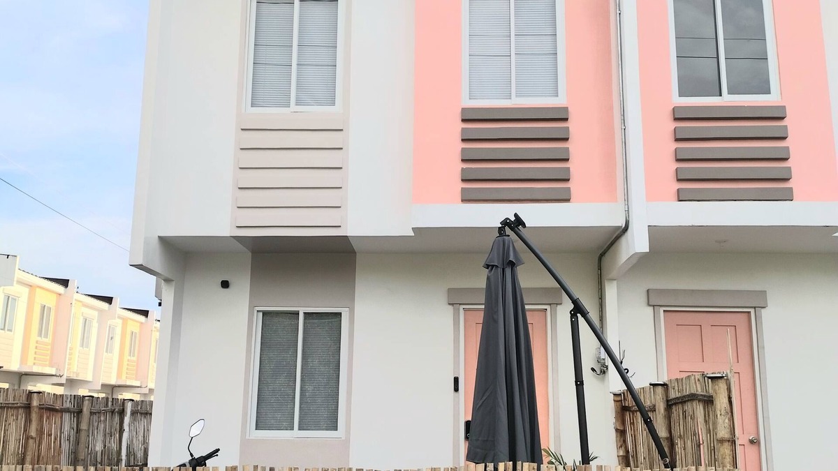 Bogo House | Updated Fully Furnished Charming townhome with AC in Bogo City