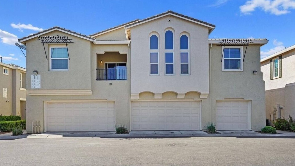 Elk Grove Condo | Updated, furnished 2 bd/2bth condo with attached garage in fabulous Elk Grove!