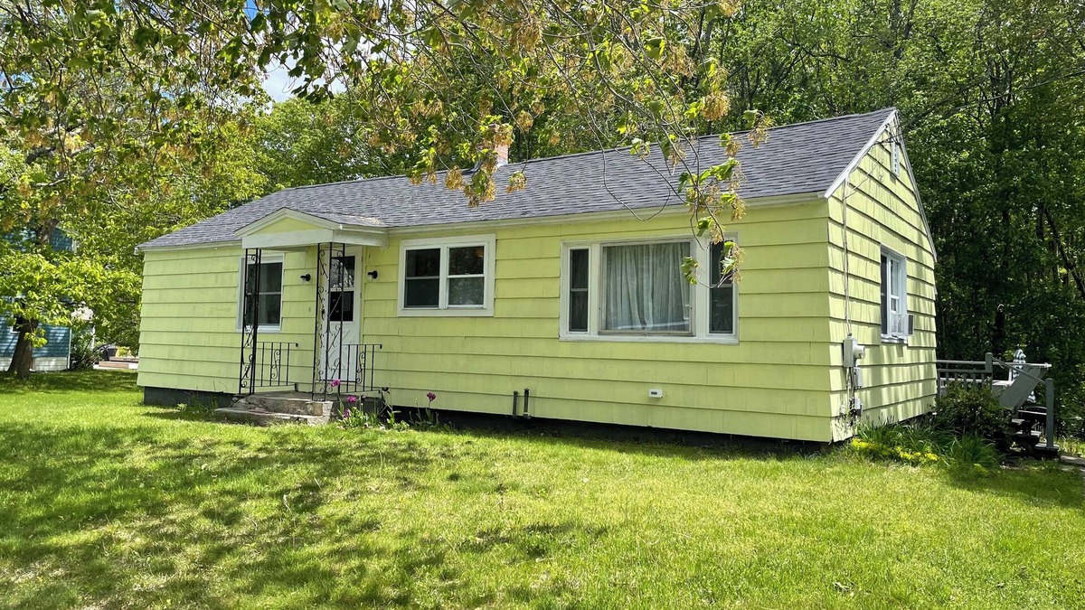 Scarborough Cottage | Updated Historical beach cottage in Scarborough near beaches, old orchard & more