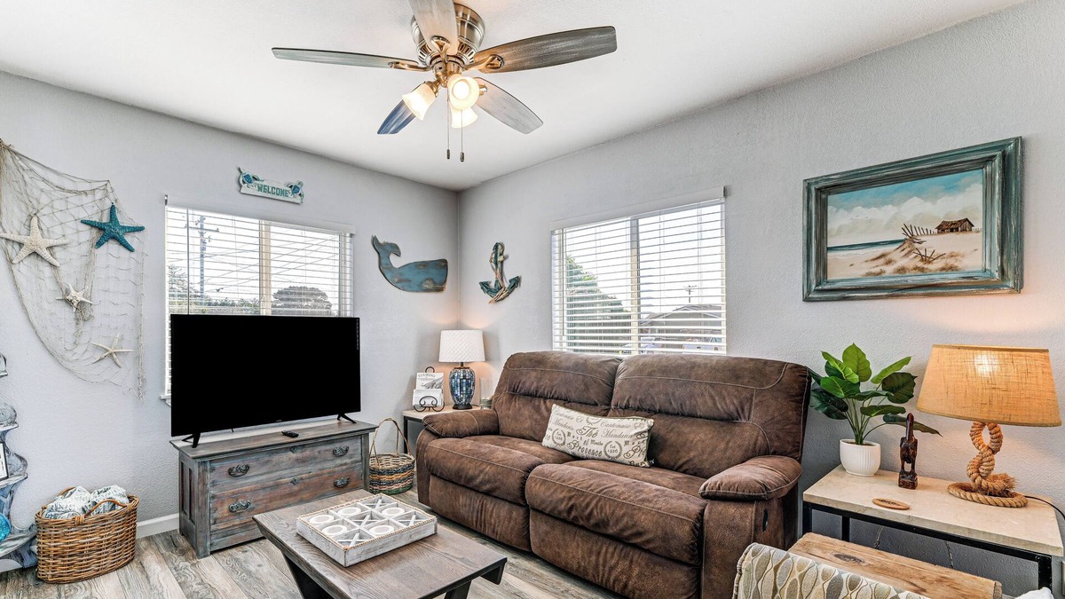 Crescent City North House | Updated Home 2 Mi to Beach in Crescent City!