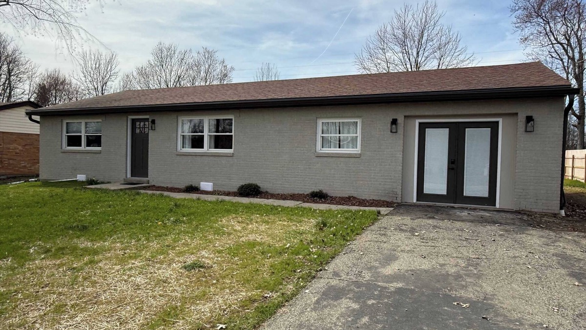 Roselawn Finance House | Updated home connected to Veterans Memorial Park
