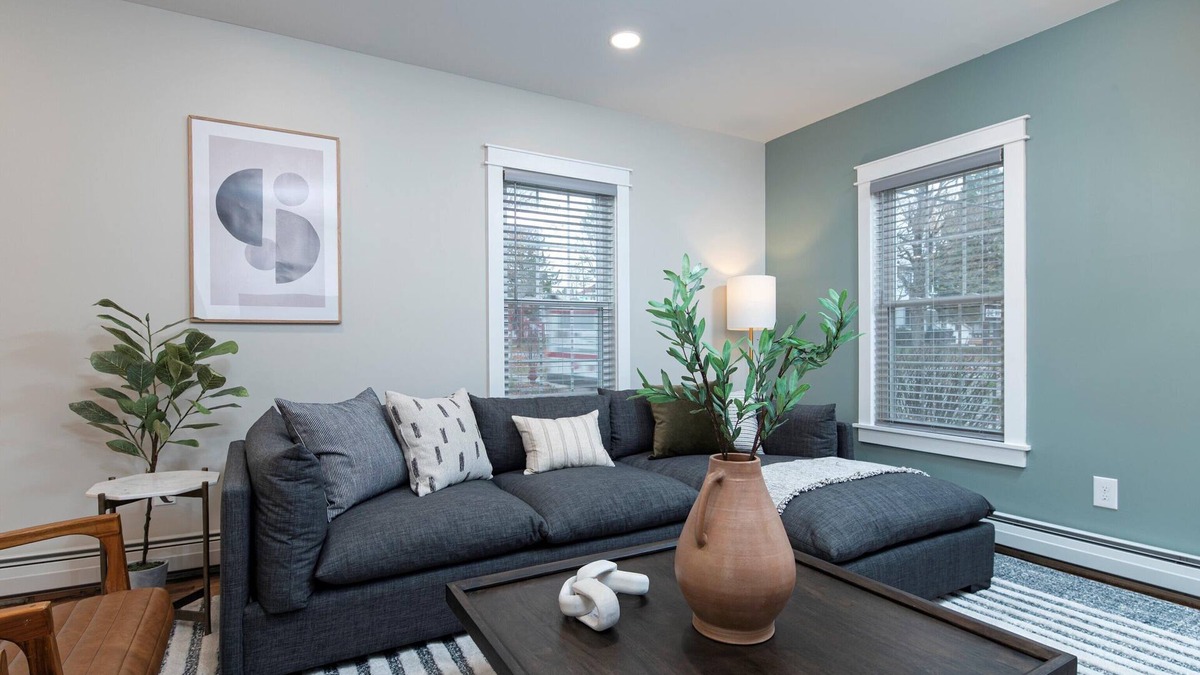 East Haven  Rutland County House | Updated Home, Near Killington and Okemo, Hot Tub, EV Charger
