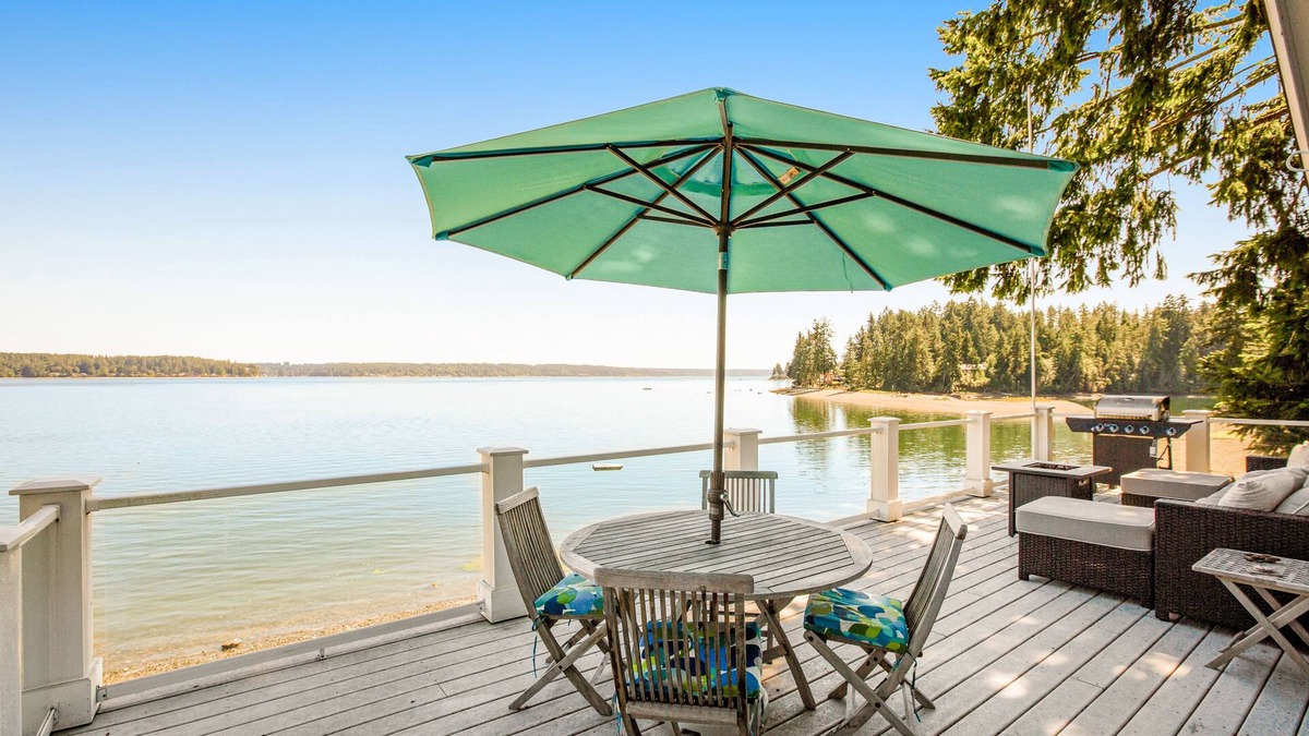 Allyn-Grapeview House | Updated home on the water with 2 decks, amazing views, & amenities to enjoy