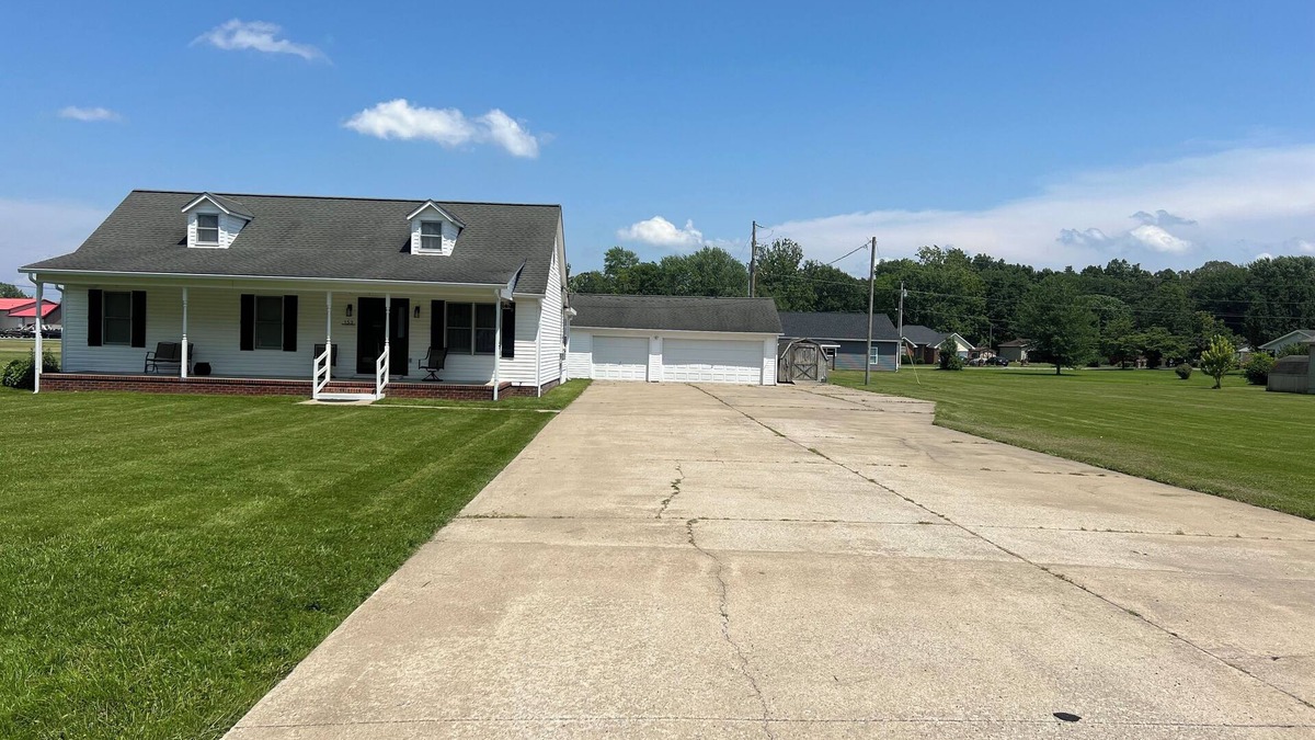 Benton House | Updated home w/huge driveway. Clean, comfy & convenient! Near KY Lake