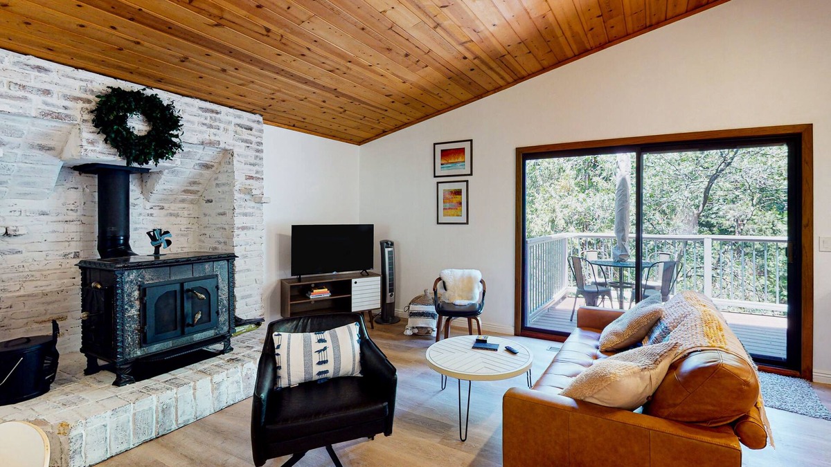 Crestline House | Updated home with central AC, W/D, wood stove, home office & high-speed WiFi