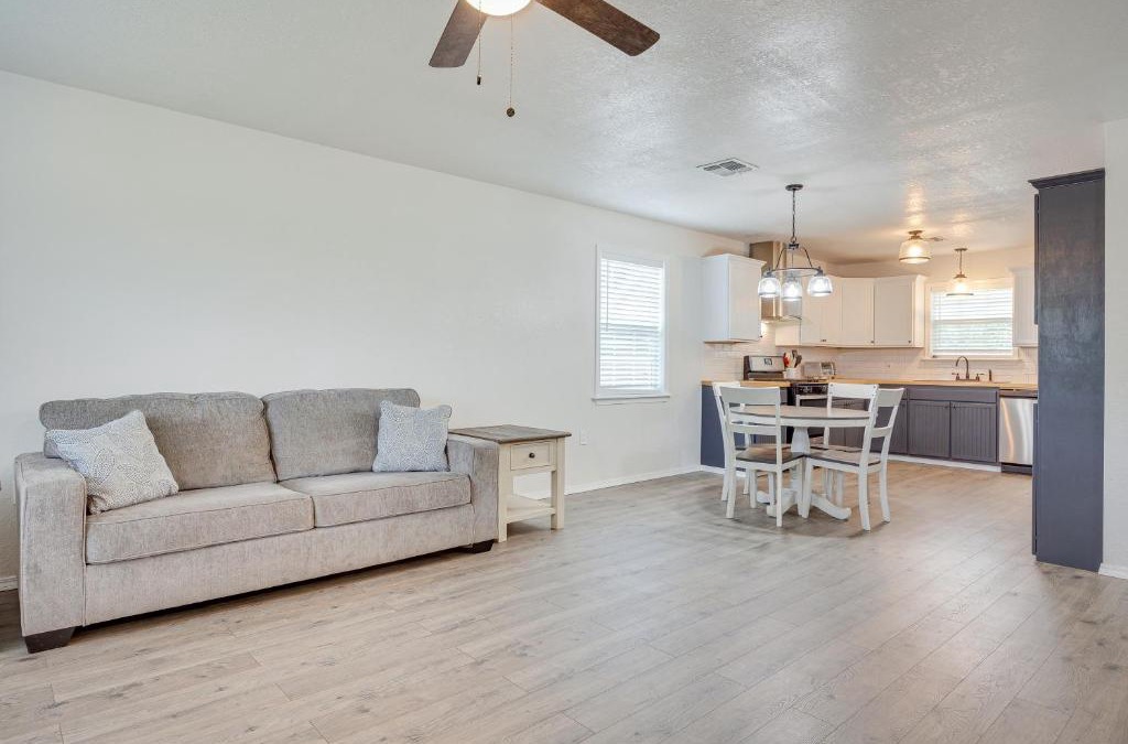 Mangum House | Updated Home with Yard about 14 Mi to Quartz Mountain!